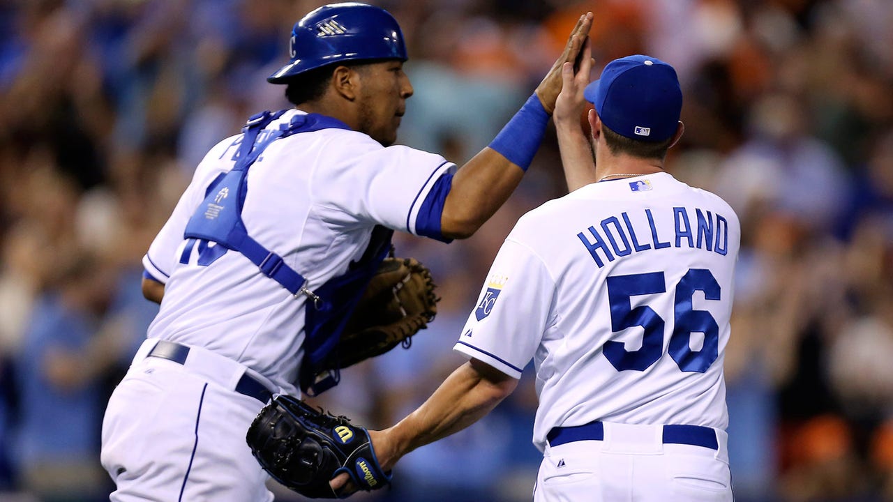 Holland gets career save No. 100 as Royals win fifth straight